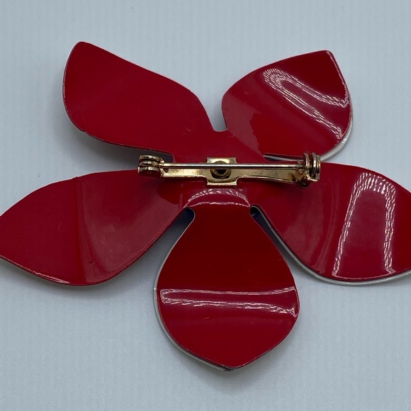 Vintage 1960s Red White & Blue Enamel Flower Brooch – Patriotic Mod Pin